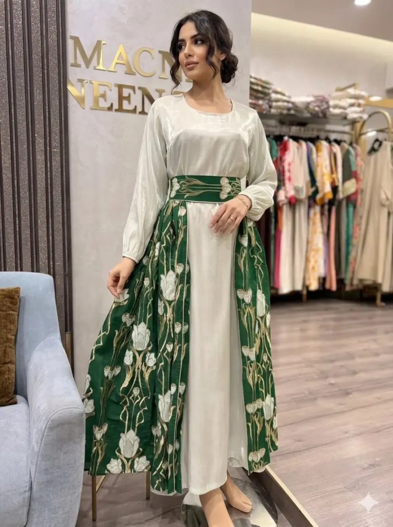 جلابية كريب مع تنورة مطرزة