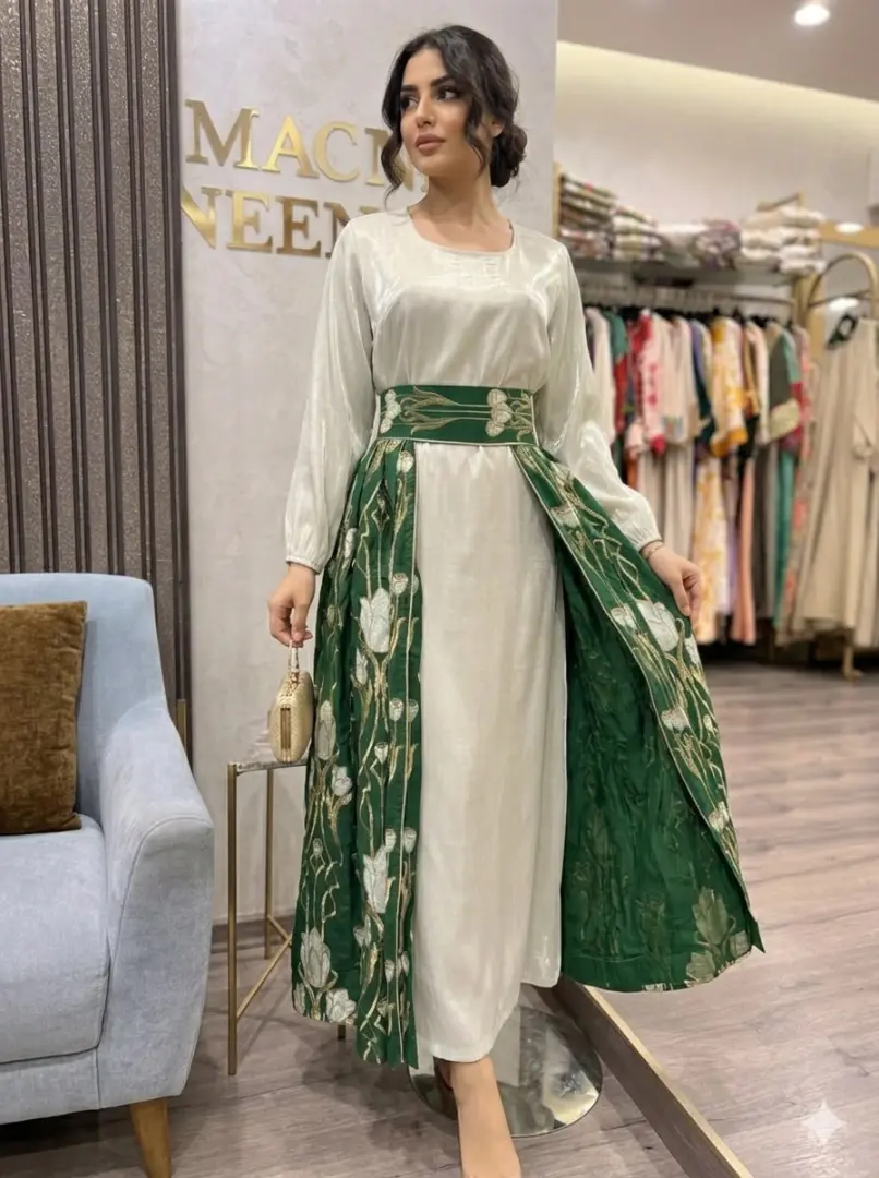 جلابية كريب مع تنورة مطرزة