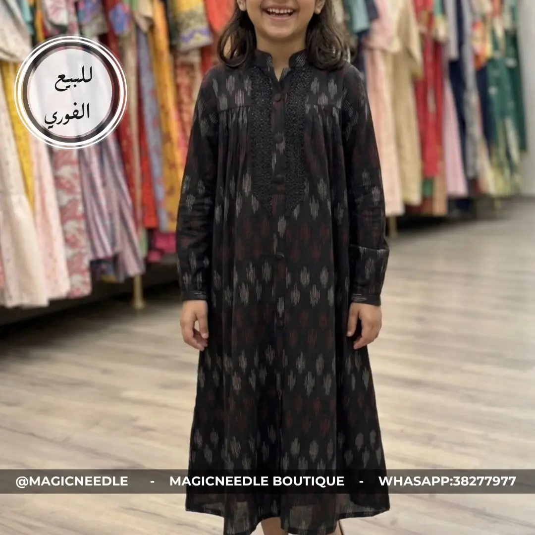 فستان أسود بزخرفة للبنات